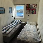 6 Person In Urangsvag-by Traum