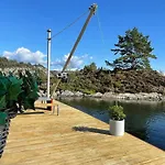 6 Person In Urangsvag-by Traum *