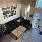 6 Person In Urangsvag-by Traum