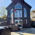 6 Person In Urangsvag-by Traum Ervik (Urangsvag)