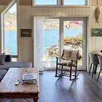 6 Person In Urangsvag-by Traum
