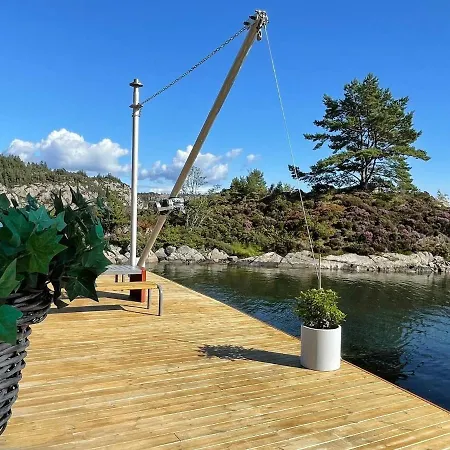 6 Person In Urangsvag-by Traum *