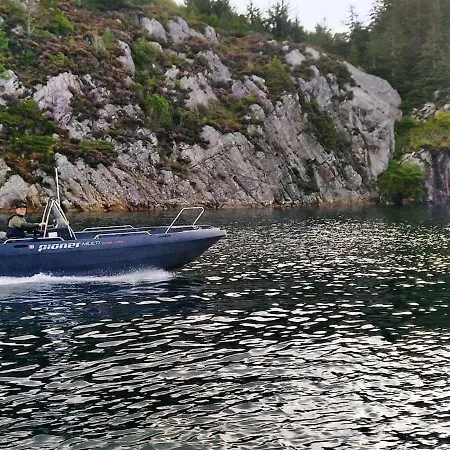 6 Person In Urangsvag-by Traum