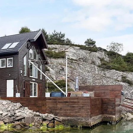 6 Person In Urangsvag-by Traum Ervik (Urangsvag)