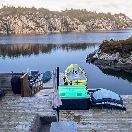 6 Person In Urangsvag-by Traum * Ervik (Urangsvag)