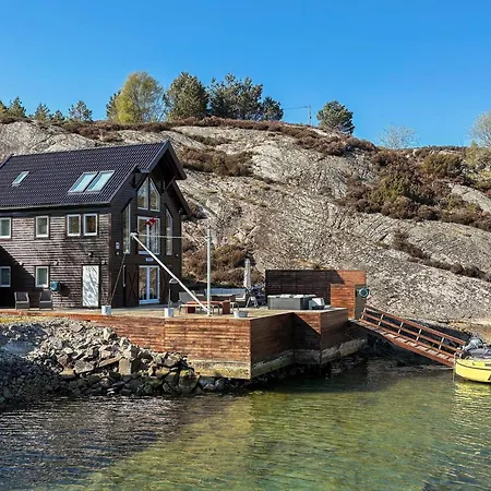 6 Person In Urangsvag-by Traum *