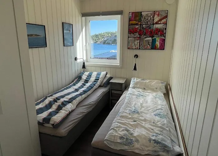 6 Person In Urangsvag-by Traum