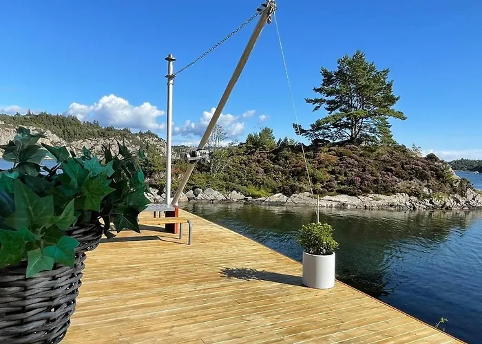 6 Person In Urangsvag-by Traum *